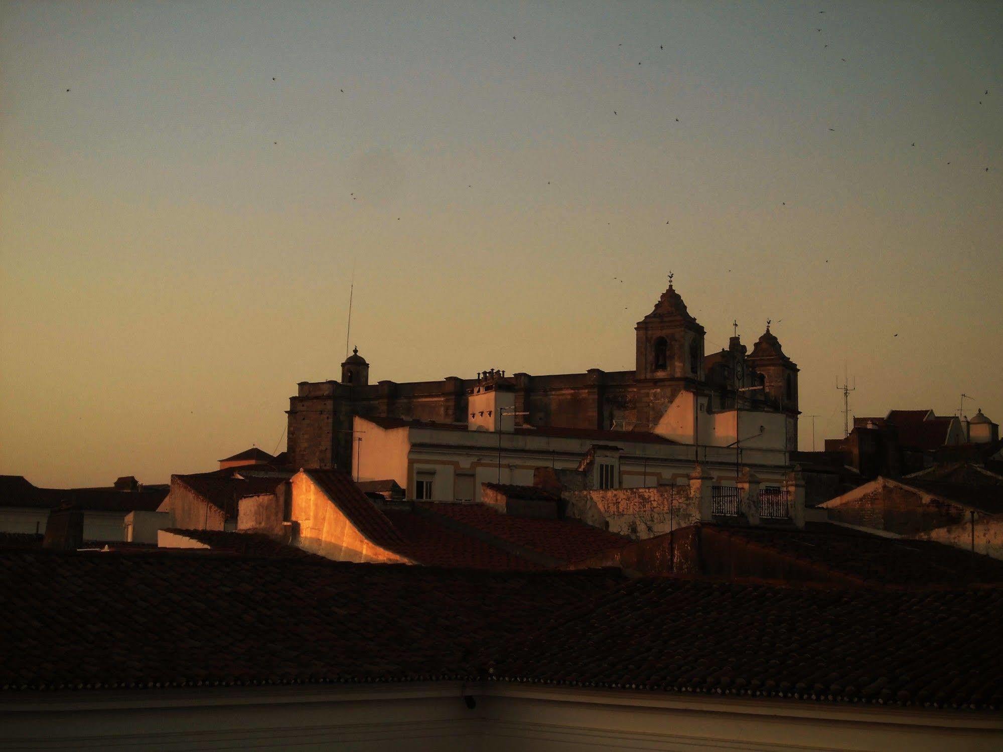 Hostel Raymundo Évora Exterior foto